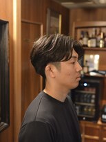 ダウバーバーショップ 表参道(DAU BARBER SHOP) センターパート(6mmから2mm)フェード 理容室