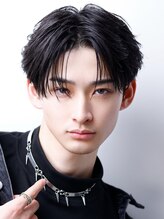 リップス 表参道店(LIPPS)&nbsp;黒髪センターパートがかっこいい韓国風フェザーショート