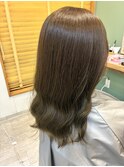 オリーブグレージュ