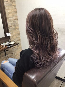 アトリエナガノ(atelier nagano) ニュアンスカラー/センターパート/ツヤ髪スタイル/ブルージュ