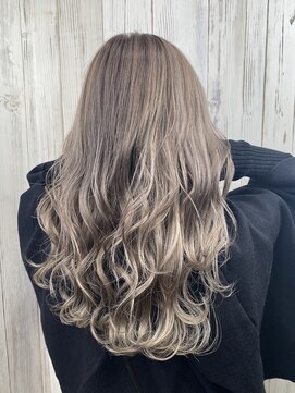 アンダーバーホワイト 南海難波店(_WHITE) 【＿white+】ホワイトベージュ×大人ロングスタイル