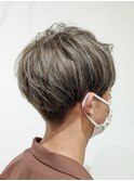 グレイッシュベージュのマッシュスタイル