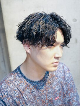 アルファ 新宿(alpha) サーフカール/ 刈り上げセンターパート/ブルーブラック[新宿駅]