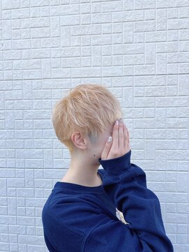 ゴデーレ(GODERE) 女性のマニッシュベリーショートヘア ブリーチホワイトブロンド