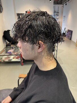 イズ(iss) 波巻きパーマ