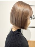 透明感たっぷりベージュボブ