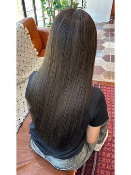 オリーブグレージュ