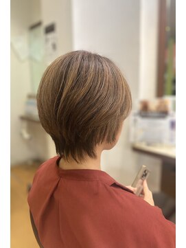 カラーサロンビスカリア 相模原エリア 淵野辺駅店(Color salon Biscaria) 白髪ぼかしハイライトショート[淵野辺/淵野辺駅]