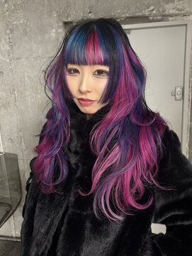 オーン 渋谷(OOn) ネオンピンク×ブルーのレイヤーカットデザイン