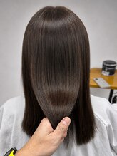 髪質改善で叶える、乾かすだけでまとまる艶髪。ダメージ補修しながら理想の美髪へ導きます