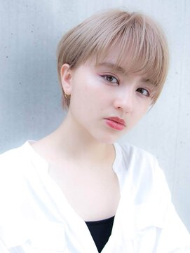 ルティア(Lutia) ハイトーンショート ホワイトベージュ ☆