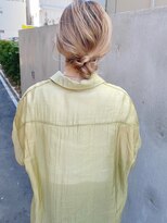 ポール(pole)&nbsp;透明感のあるハイライトベージュ