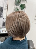 ボブスタイルにハイカラー