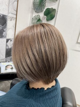 ウルトラヘアー ULTRA HAIR ボブスタイルにハイカラー