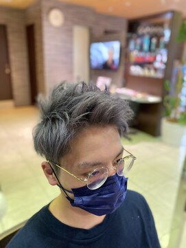 美容室 イルフェドゥ(Il fait doux) 刈り上げブリーチオンシルバー