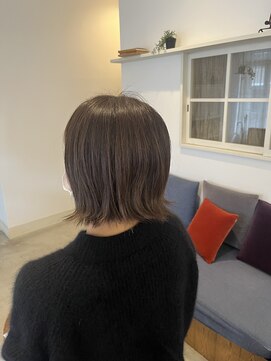 ポッシュ(poche) アッシュ外ハネショート