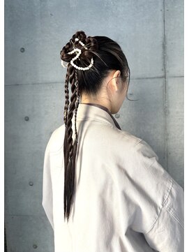 オーン 渋谷(OOn) 三つ編みタイトヘアアレンジ