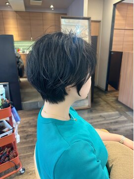 ファービヨンド(far beyond) 重くならない黒髪大人ショート