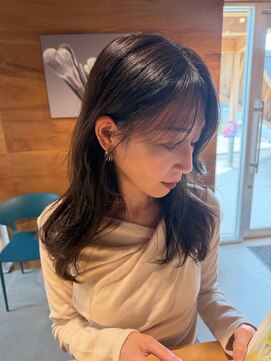 美容室 ビ フェスカ(B FESCA) #顔周りレイヤー#寒色ベージュ#後れ毛カット#結んでも可愛い