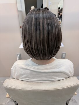 シダ(sida) 白髪を染めず馴染ませる「プレイングカラー」