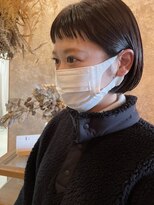 ハチ(hachi)&nbsp;オン眉黒髪ナチュラル耳かけ森ガール風ボブツヤ髪セミウェット