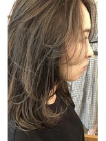 ユニ(uni)&nbsp;ハイライトカラー/グレージュ/レイヤーカット/２０代/３０代