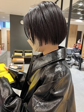 レックス ロア(REX LORE) 前上がりボブ クールブラック