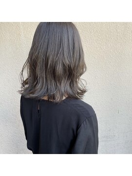 ラグジー(Luxy HAIR RESORT) グレーアッシュロブへア【髪質改善/ブリーチ/ハイライト】