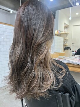 アトリエ ジジ(atelier ZiZi) インナーカラー　白髪ぼかし　ロングレイヤー