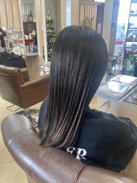 スーペリオル(Superior) 暗髪/艶髪/ストレート