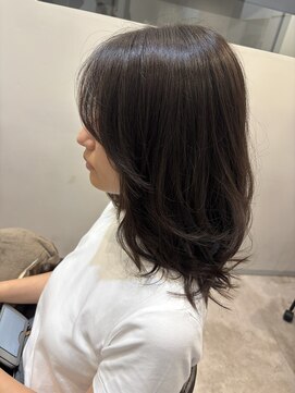 アナザーワールドココン(ANOTHER WORLD cocon) 顔周り軽やかレイヤー ミディアムスタイル