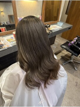 透明感グレージュ