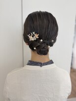コトナ(kotona)&nbsp;【タイトシニヨンヘアアレンジ】お呼ばれヘア結婚式ヘア早朝営業
