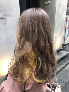 リゼル ユア 渋谷(RISEL YUA) 黄色のインナーカラーのふわふわロングヘア