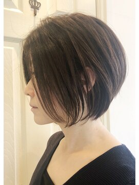 ヴィコロ(vicolo) 「vicolol」　角　嘉洋　前下がりショートボブ　サイド