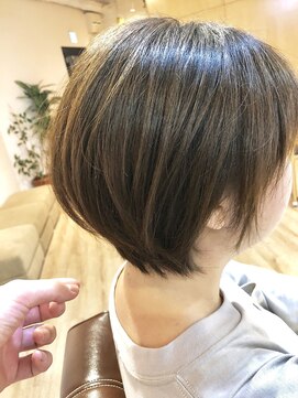 アミナ(AmiNA) シルキーベージュ×丸みショート