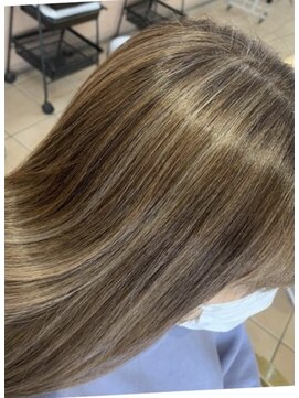 ティエル(Tiele) 白髪染めなしハイライトぼかしカラー