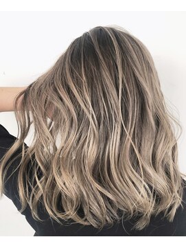 エヌプラス(N+) 黒髪グラデヘアーオリーブグレー小顔に見せるヘアココアベージュ