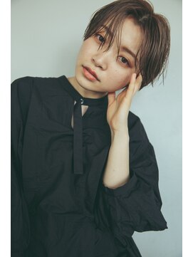 クラン(clan) 外ハネボブセクションカラーグラデーションカラーペールベージュ