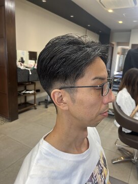 リリ(Liri material care salon by JAPAN) センターパートデザイン