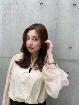 サンプラス(san+) 【マユコ】センターパート小顔ヘアふんわりミディアム