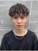 波巻きパーマ×ハイライトでストリート感溢れる男らしいヘアに◎