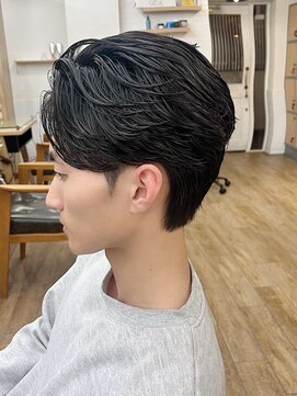 ネオリーブ クーロ メゾン 横浜(Neolive curro Maison) 韓国マッシュ センターパート フェザーショートパーマ メンズ