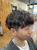 アクシス 津田沼(AXIS) 刈り上げ×フェザーパーマのサーフカール、ツイストスパイラル