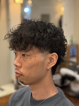 ゼロスバーバー(0's BARBER SHOP) 束感黒髪シャドーパーマ人気流行ナチュラル無造作メンズ