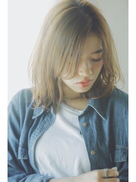 アットラブ バイ ベル(at'LAV by Belle) センターパートのラフカールロブ