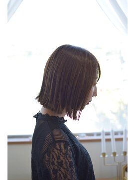 ヘアアンドメイク ムーア(Muuua) 切りっぱなしミニボブ