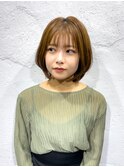 柔らかな印象に◎ひし形シルエットの綺麗めアッシュベージュボブ