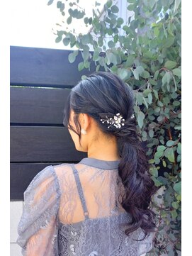 モアナ 逗子(MOANA) つやつや♪ふわふわ上品ポニーテール