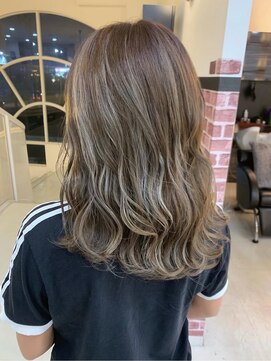 穀雨(Kokuu) 大人シアーベージュミニウルフボブミディアムレイヤー